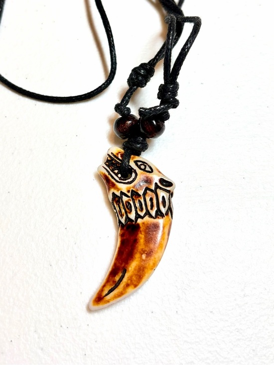 The Unbranded Brand Other - Reptile-Themed Brown Pendant.